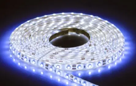 Produktfoto 1 von RS PRO LS LED-Streifen 4000k, Blau, 5 m x 10 mm 12V 60LEDs/M, 40 lm/m IP65 4.8 W/M