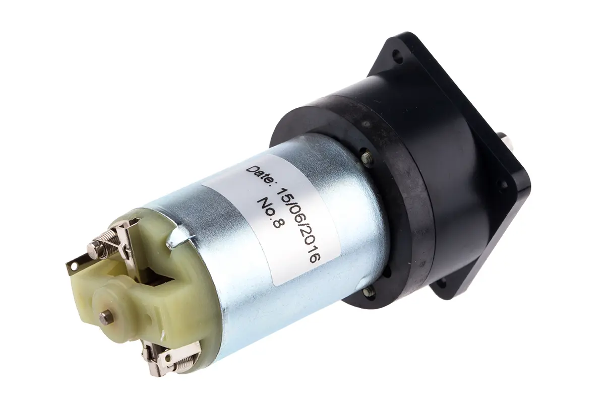 Produktfoto 1 von RS PRO Bürsten-Getriebemotor DC-Getriebemotor bis 70 mNm 18:1, 12 V / 3.718 W, 223 rpm, Wellen-Ø 6 mm, 38 mm x 71.2 mm x