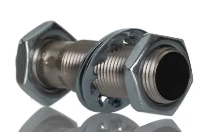 Produktfoto 1 von BALLUFF M12 Induktiver Näherungssensor, Gewinderohr PnP / 200mA 4 mm, IP68 250 V ac 30 V dc