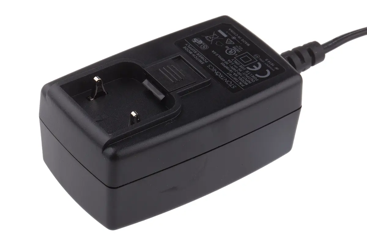 Produktfoto 1 von RS PRO Steckernetzteil AC/DC-Adapter 18W, 100V ac, 5V dc / 3A, Universal-Stecker