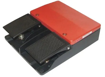 Produktfoto 1 von RS PRO Fußschalter Fußschalter Tastend, 1-poliger Wechsler Aluminiumlegierung Druckguss, 10A 600 V ac, IP65