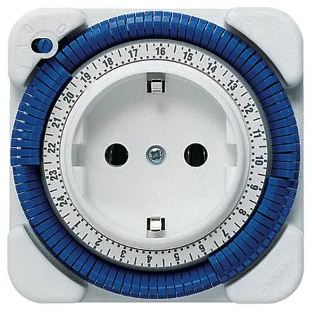 Produktfoto 1 von Theben Analog Zeitschaltuhr zum Einstecken 1-Programme 230V ac Schutzkontakt H. 71 mm T. 41 mm
