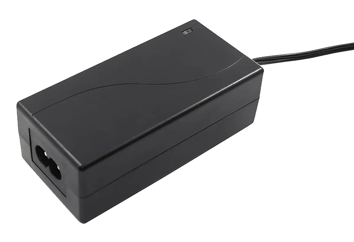 Produktfoto 1 von RS PRO Steckernetzteil 60W, 90 → 264V, 24V dc / 2.5A , IEC 320-C8 Anschluss