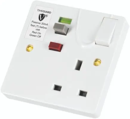 Produktfoto 1 von Timeguard 13A RCD Dose Kunststoff, Metall, Typ G – Britisch, 1-fach Passiv Oberfläche Weiß Geschaltet / 230V ac