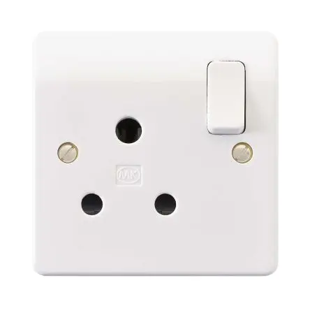 MK Electric Logic Plus Steckdose Geschaltet Einfachbuchse, USB, Auslasssteckdose, Doppelbuchse 1-fach Innen Weiß / 15A