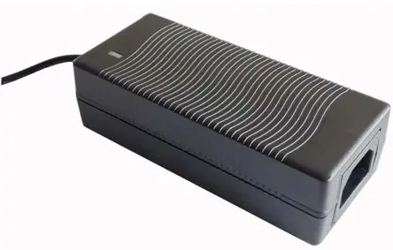 Produktfoto 1 von RS PRO 63 W 66JYH4Z 1 AC/DC-Adapter 2.1 x 5.5 x 11 mm Mittenkontakt positiv IEC 320 C14 3.5 A Netzadapter, 18V dc