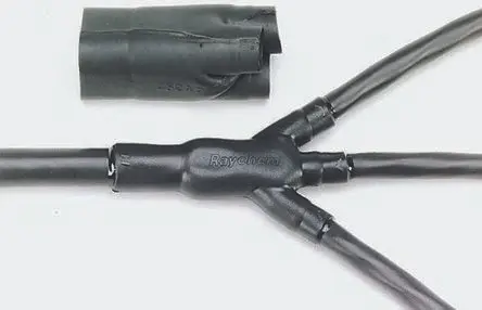 Produktfoto 1 von TE Connectivity 462A0 Wärmeschrumpfschlauch, Verzweigung, Flüssigkeit resistentes Elastomer, Schwarz 26.9 mm, 3-Wege 135
