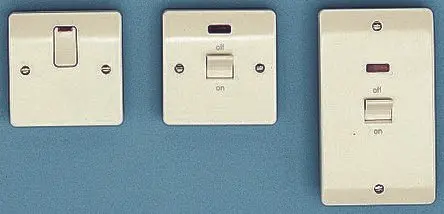 Produktfoto 1 von MK Electric Logic Plus Gesicherte Abzweigdose 2 Ausbrüche IP2X 35 mm min. 250V 20A