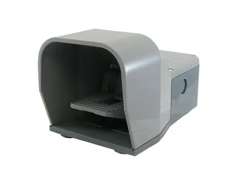 Produktfoto 1 von RS PRO Hohe Beanspruchung Fußschalter Sprungkontakt, 1 Schließer/1 Öffner Thermoplast, Aluminium, 6A 400 V ac