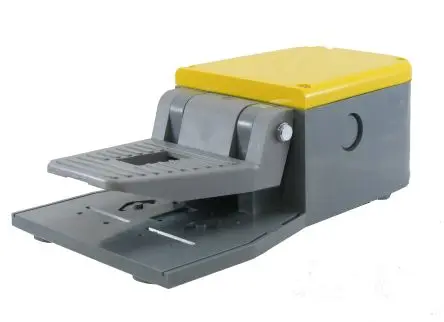 Produktfoto 1 von RS PRO Mittelschwere Einsätze Fußschalter Sprungkontakt, 1 Schließer/1 Öffner Thermoplast, 6A 400 V ac