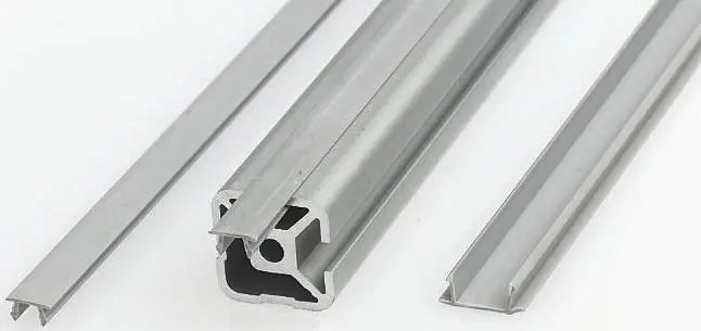Produktfoto 1 von FlexLink XDAC Xd Abdeckstreifen für Nutgr. 5.5 mm für St.Profil 44 mm, L. 3 m, Kunststoff, Grau
