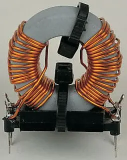 Produktfoto 1 von Roxburgh EMC CMV Gleichtaktdrossel, Ferrit-Kern, 2.4 mH, 4 A, Radial / R-DC 40 mΩ, Ø 0.38 mm, Ø 0.38 mm x 31 mm