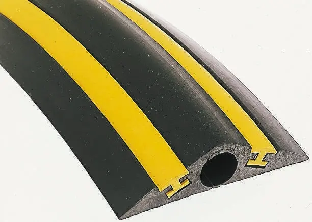 Produktfoto 1 von RS PRO Temporary Traffic Calming Kabelabdeckung, Innen-Ø 20 mm, 130mm x 4.5 m Gummi, Schwarz, Gelb