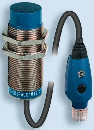 Telemecanique Sensors OsiSense XS M18 Näherungssensor Induktiv, Gewinderohr 9 mm PNP 12 → 24 V dc / 100 mA NO,