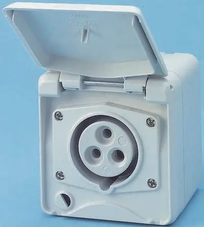 MENNEKES Industrie-Steckdose Gelb, 110V 3P / 16A, Wand IP44