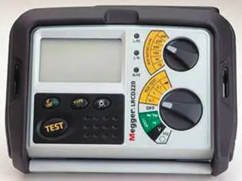 Produktfoto 1 von Megger 2-Draht Kombiniertes Prüfgerät für Schleifenimpedanz und FI-Schutzschalter CAT III 500V 1000 mA AC, DC