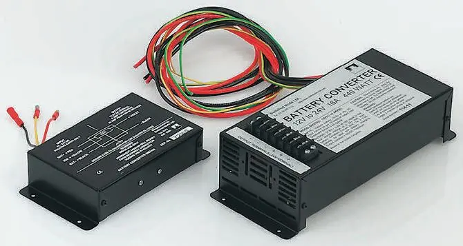 Produktfoto 1 von Custom Power Design Auto-Ladegerät, -40 °C Temp. min. 24 V dc 40 °C Temp. max., 440W Verbindungsklemme 500 mA, L. 247 mm