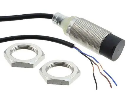 Produktfoto 1 von Omron E2B M18 Induktiver Näherungssensor, Gewinderohr NPN / 200mA, IP67 30 V dc