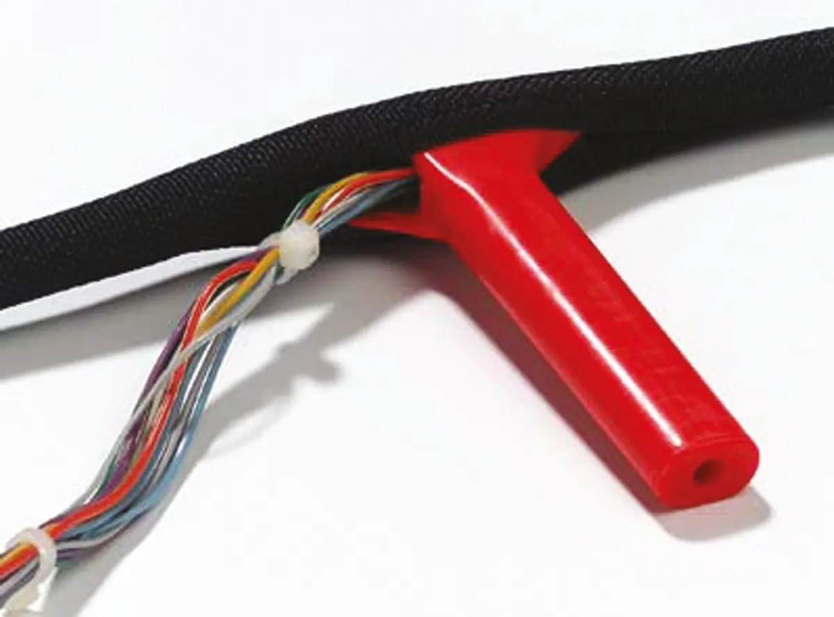 Produktfoto 1 von Thomas & Betts Bind-It Kabelschlauch Schwarz Polyester für Kabel-Ø 5mm bis 38mm, Länge 100m Umflochten