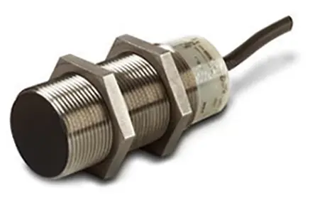 Produktfoto 1 von Eaton E57 M30 Näherungssensor Induktiv, Gewinderohr 10 mm 2-Draht 20 → 250 V ac / 500 mA NO, IP67, IP69K
