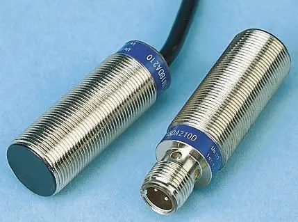 Telemecanique Sensors XS M18 Induktiver Näherungssensor, Gewinderohr PNP/NPN / 200mA 8 mm, IP68 36 V dc