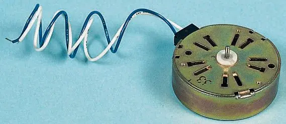 Produktfoto 1 von Crouzet 820000 Wechselstrommotor, 1-phasig 10-polig Gegen den Uhrzeigersinn, 0.42 W 600U/min 230V Befestigungsloch