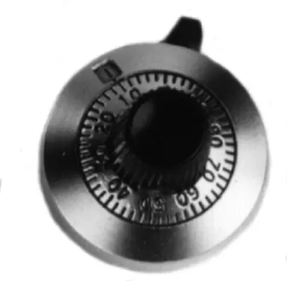 Produktfoto 1 von Vishay Potentiometer Drehknopf silbern, Zeiger Schwarz Ø 24.5mm x 19.1mm, Rund Schaft 1/4Zoll