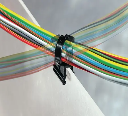 Produktfoto 1 von HellermannTyton Nylon 6.6 Kabelbinder 2-teilige Befestigungsklemme mit EdgeClip Schwarz 3.5mm x 160 mm