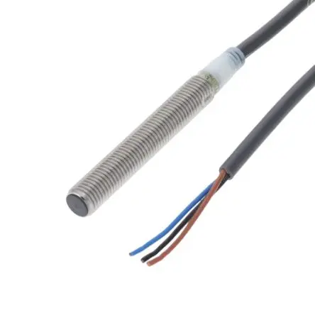 Omron E2A M8 Induktiver Näherungssensor, Gewinderohr NPN / 200mA 2 mm, IP67 250 V ac 32 V dc