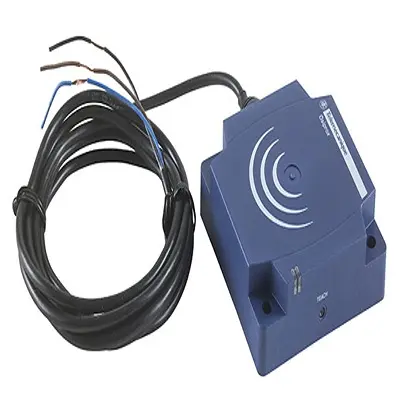 Telemecanique Sensors Näherungssensor Induktiv, Flach 60 mm PNP 24 → 240 V DC NC