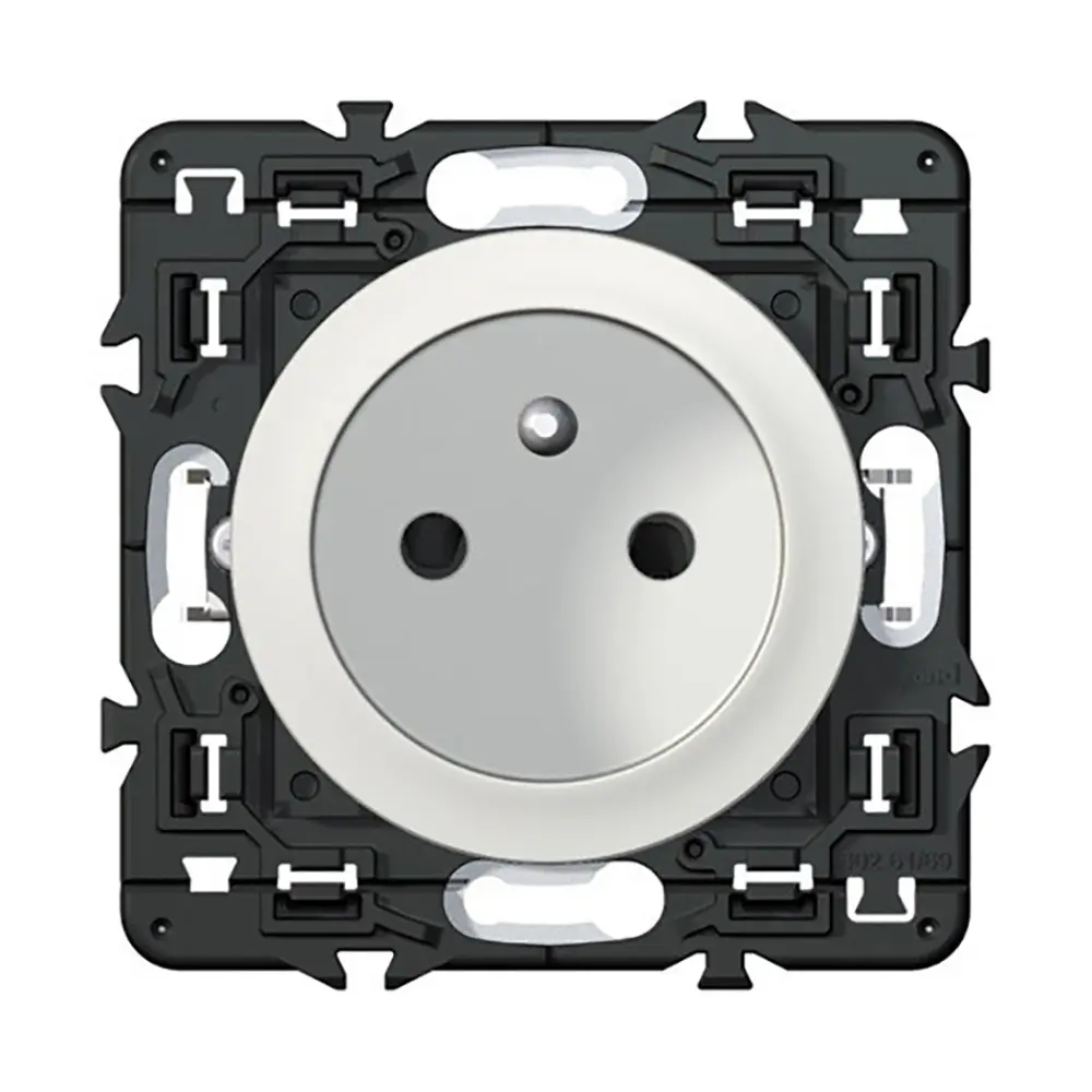Produktfoto 1 von Legrand 0677 Steckdose 2P+T Weiß / 16 A