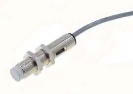 Produktfoto 1 von RS PRO M12 Kapazitiver Näherungssensor 4 mm, Gewinderohr / 200mA PnP, IP67 1000 V ac 30 V dc