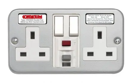 Produktfoto 1 von Contactum 13 A RCD Dose Stahl, Britischer Standard, 2-fach Aktiv Wand Grau Geschaltet IP2X / 230 V ac Metall