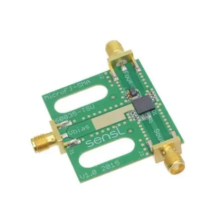 Produktfoto 1 von onsemi MicroFJ-60035-TSV auf einer Leiterplatte mit drei SMA-Steckern montiert, Evaluierungsplatine Entwicklungstool