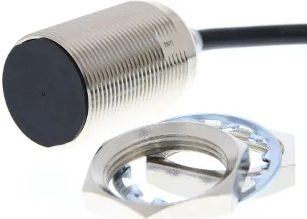 Produktfoto 1 von Omron E2E-NEXT M30 Induktiver Näherungssensor, Gewinderohr PnP / 16mA 50 mm, IP69K, IP67G, IP67 30 V dc
