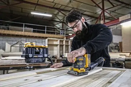 Produktfoto 1 von DeWALT XR Schnurlos-, 108 x 115 mm Schleifplatte, 1.6 mm Schwingkreis-Ø