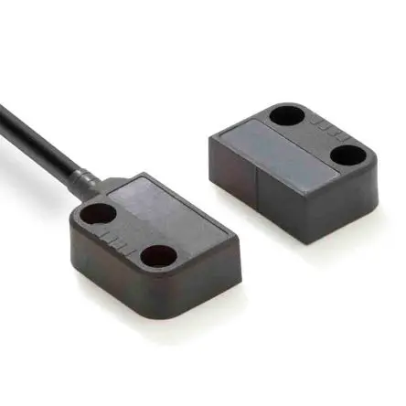 Produktfoto 1 von Omron F3S-TGR-N_R Magnetisch 5-m-Kabel Berührungsloser Sicherheitsschalter 24V aus Kunststoff, 2 Öffner, Magnetisch