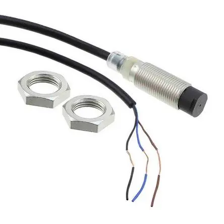 Produktfoto 1 von Omron E2B M12 Induktiver Näherungssensor, Gewinderohr PnP / 200mA 5 mm, IP67 30 V dc