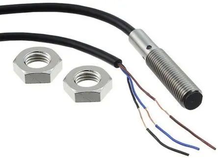 Produktfoto 1 von Omron E2B M8 Induktiver Näherungssensor, Gewinderohr PnP / 200mA 2 mm, IP67 30 V dc