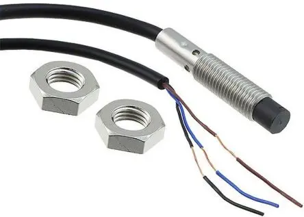 Produktfoto 1 von Omron E2B M8 Induktiver Näherungssensor, Gewinderohr PnP / 200mA 4 mm, IP67 30 V dc