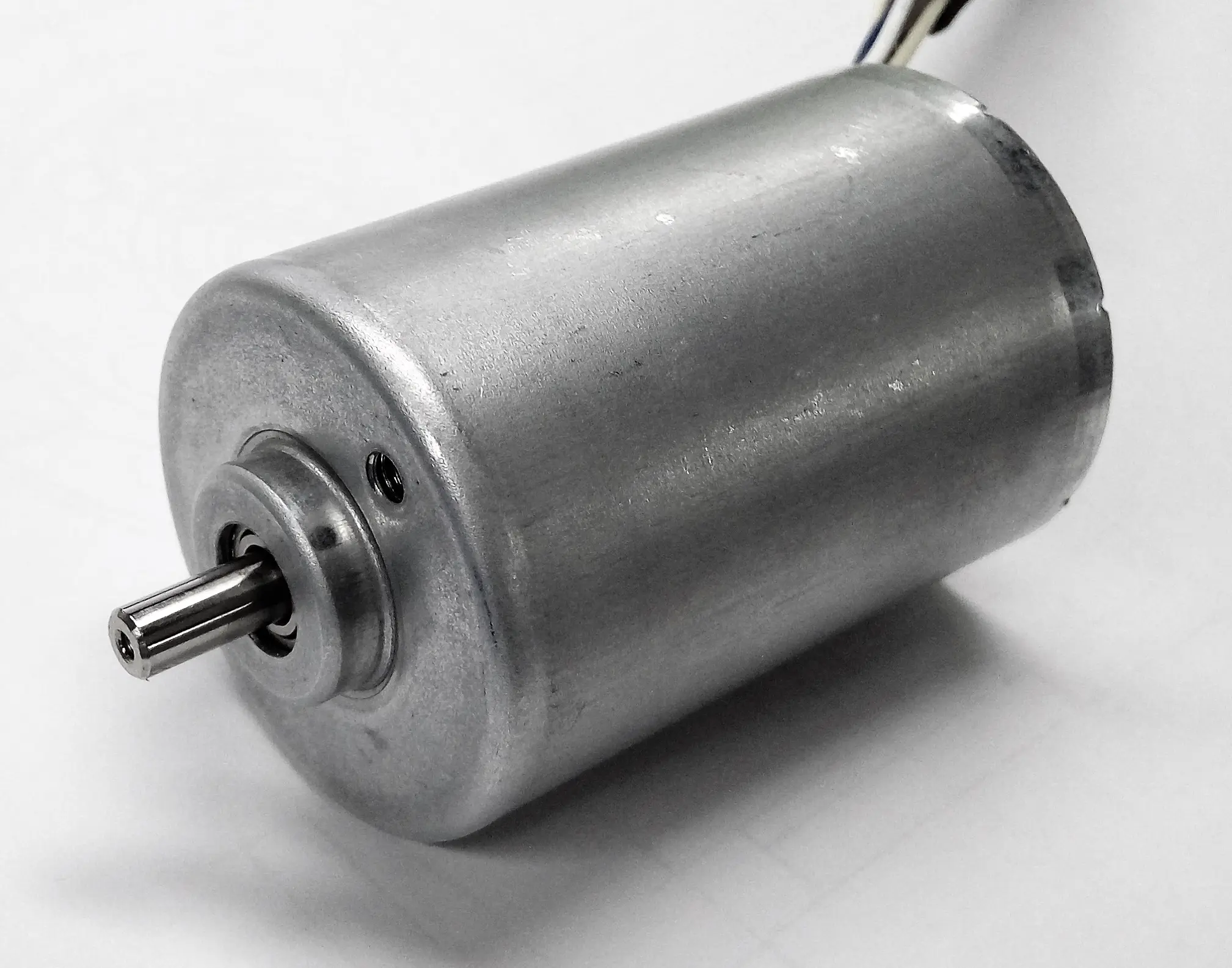 Produktfoto 1 von RS PRO Bürstenlos Gleichstrommotor bis 0.05 Nm, 24 V, 4800 rpm, Wellen-Ø 25 mm, 36 mm x 20 mm x 25 mm
