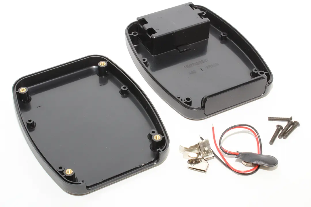 Produktfoto 1 von Hammond Tragbares Gehäuse, ABS, 95 mm Eingebautes Batteriefach, 120 mm, H. 27 mm, Schwarz, IP54