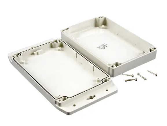Produktfoto 1 von Hammond 1555F; Gehäuse; Polycarbonat; Hellgrau Geflanscht IP68 Breite 119.4 mm Höhe 37.3 mm Länge 180.3 mm