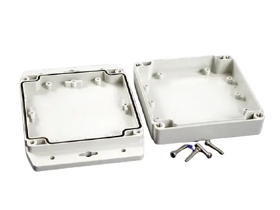 Produktfoto 1 von Hammond 1555F; Gehäuse; Polycarbonat; Hellgrau Geflanscht IP68 Breite 119.4 mm Höhe 37.3 mm Länge 119.4 mm