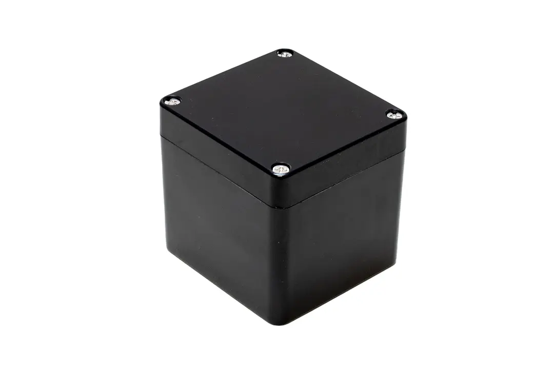 Produktfoto 1 von Hammond 1590ZGRPBK; Gehäuse; GF Polyester; Schwarz; IK09 IP66 Breite 75 mm Höhe 75 mm Länge 81 mm