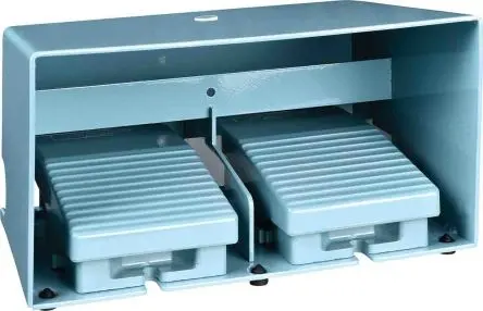 Produktfoto 1 von Schneider Electric Industriestandard Preventa Fußschalter Ein-Aus, 2 Schließer/2 Öffner Metall, 3A 240 V ac, IP66