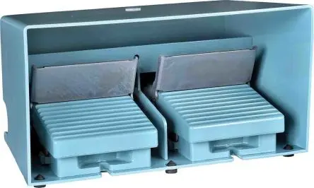 Produktfoto 1 von Schneider Electric Industriestandard Preventa Fußschalter Ein-Aus, 2 Schließer/2 Öffner Metall, 3A 240 V ac, IP66