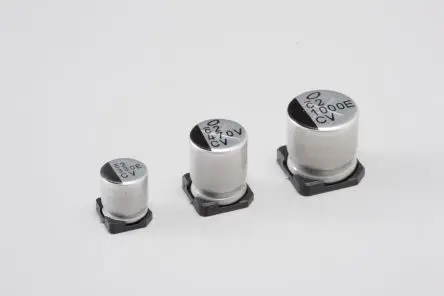 Produktfoto 1 von Nichicon UCV Oberfläche Kondensator 470 μF Lot 20 % / 35V dc Kunststoffplattform, Ø 8 mm x 10 mm x 10 mm, 105 °C