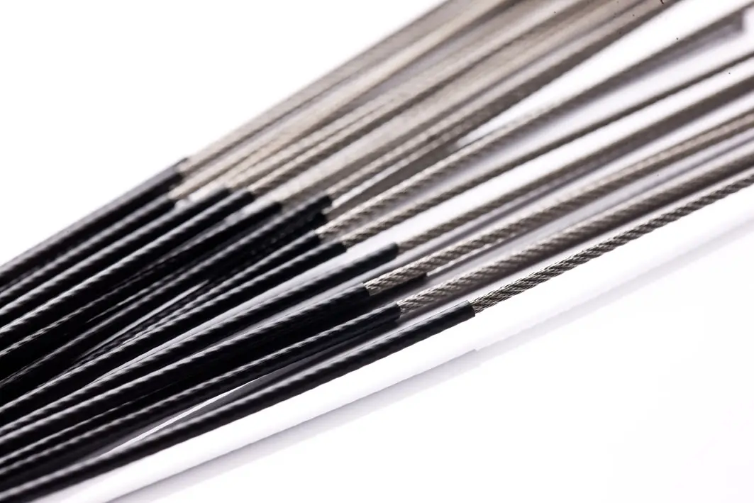 Produktfoto 1 von RS PRO KYNAR Wärmeschrumpfschlauch, Polyvinylfluorid Schwarz, Ø 9.5 mm Schrumpfrate 2:1, Länge 1.2m