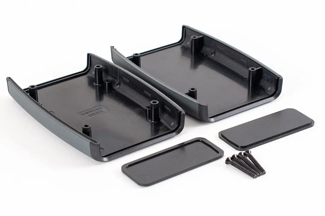 Produktfoto 1 von Hammond Serie 1553 Tragbares Gehäuse, Kunststoff, 79 mm Eingebautes Batteriefach, 117 mm, H. 32 mm, Schwarz, IP54